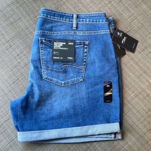 NWT Silver Mid Rise Boyfriend Denim Jean Short with Cuffed hem.  Size 24W L6